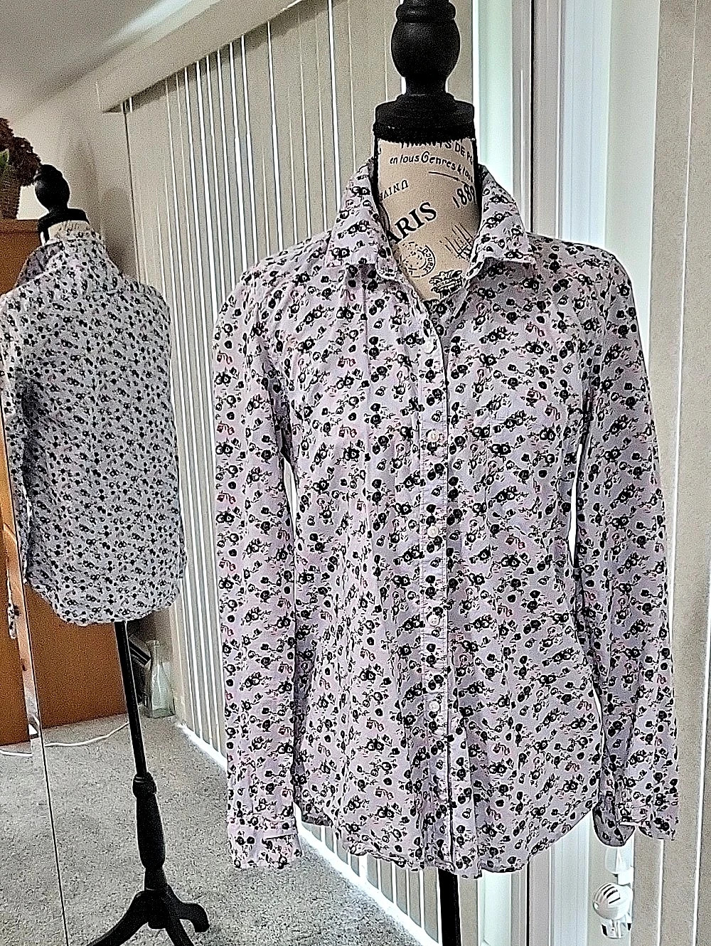 Gap The Fitted Boyfriend Shirt Floral Button Down Pink & White Medium
